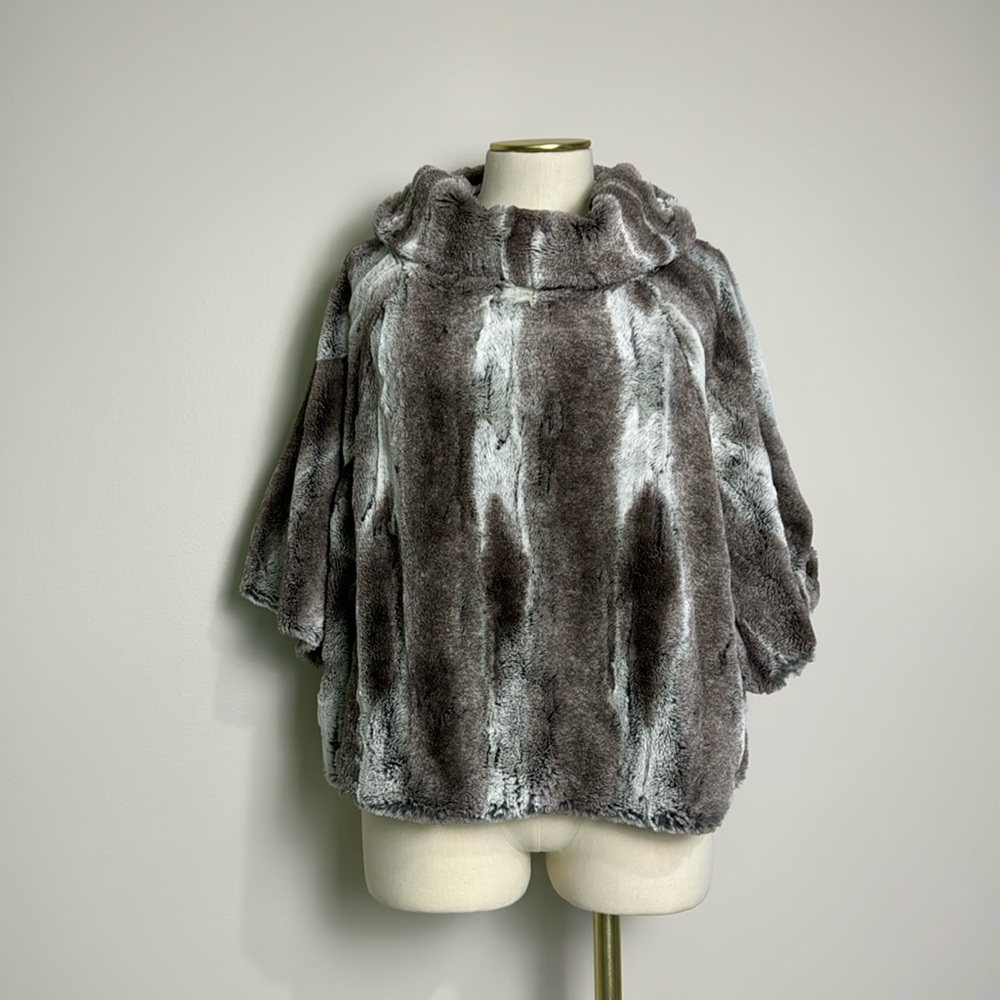 White House black market fur pullover size XXS/xs
